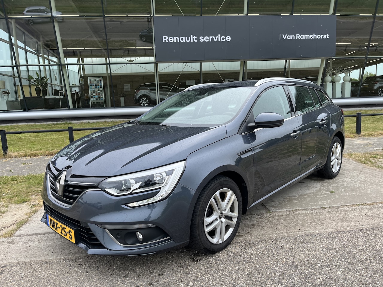 Renault Mégane Estate - 1.3 TCe 140 PK Limited /dealer onderhouden/ Automaat / Stoelverw. / Apple Carplay - Androi - AutoWereld.nl