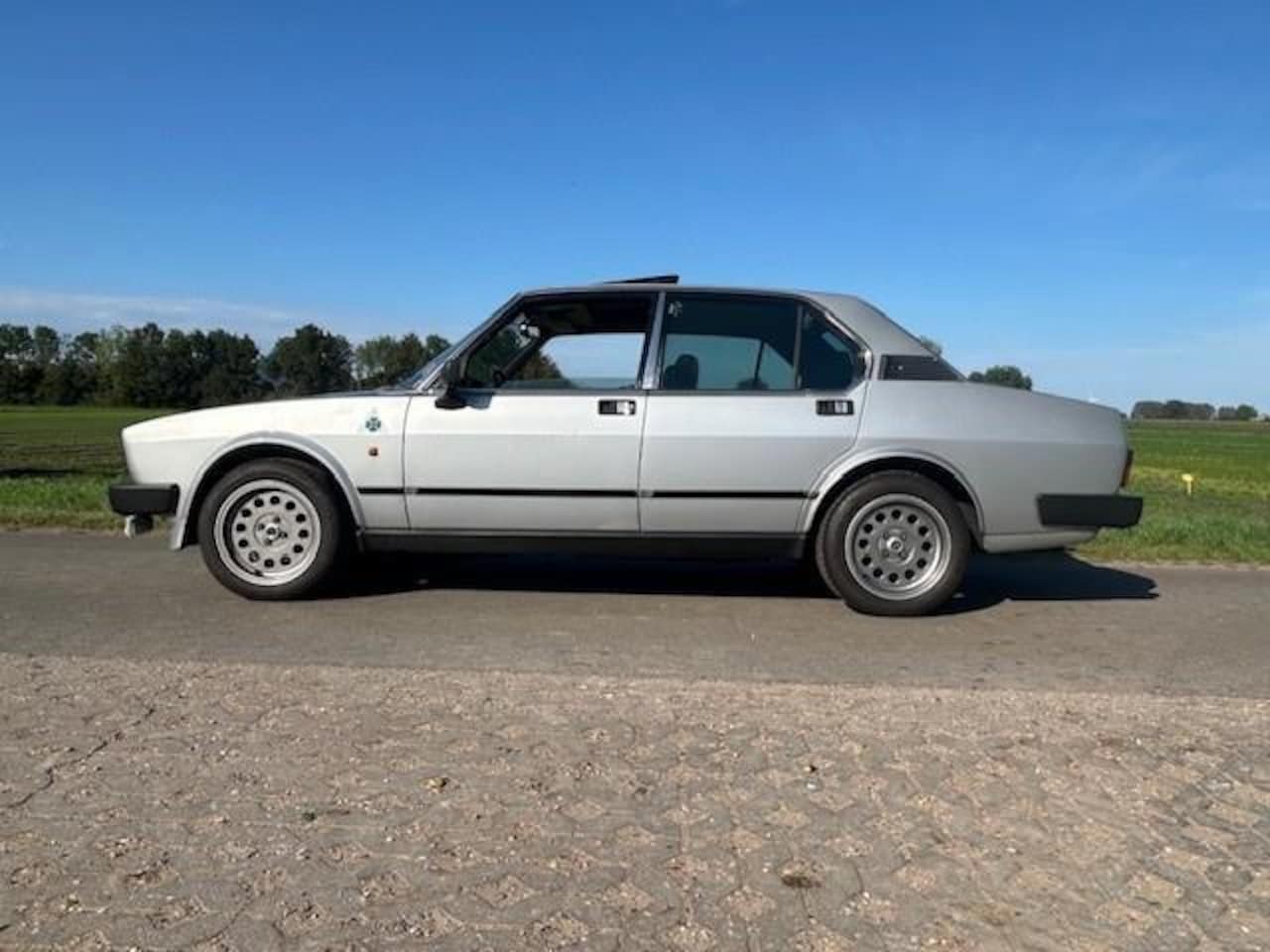 Alfa Romeo Alfetta - 2.0 met schuifdak, sublieme ongelaste staat - AutoWereld.nl