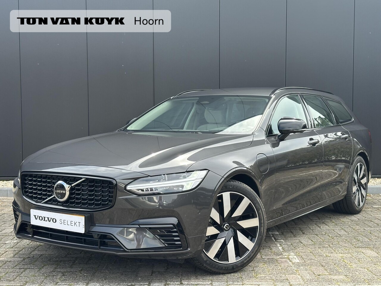 Volvo V90 - 2.0 T6 Plug-in hybrid AWD Plus Dark Volvo V90 2.0 T6 Recharge AWD Plus Dark 19 inch Blond - AutoWereld.nl