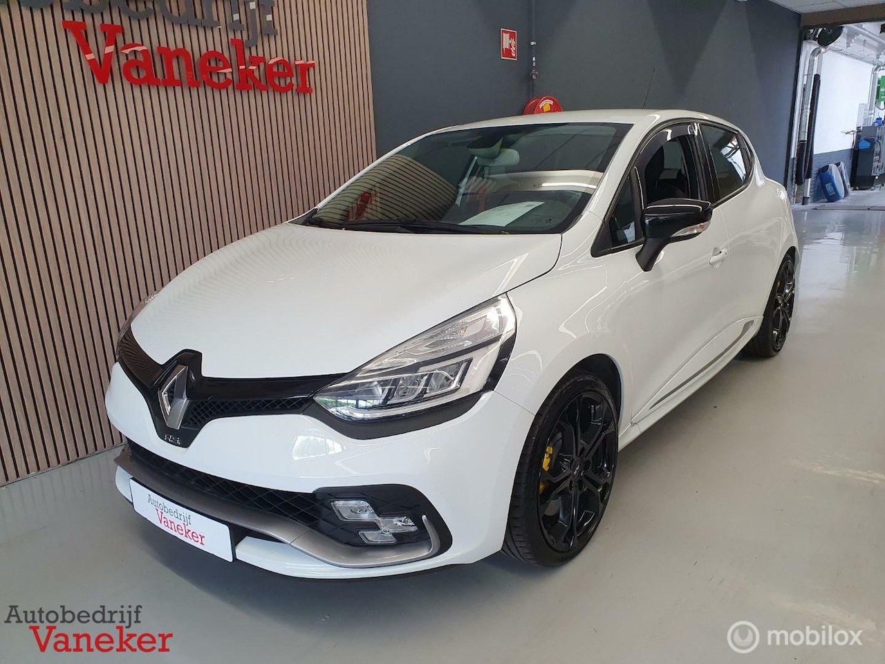 Renault Clio - 1.6 Turbo R.S.|200PK|Carplay|PDC|Stoelverwarming - AutoWereld.nl