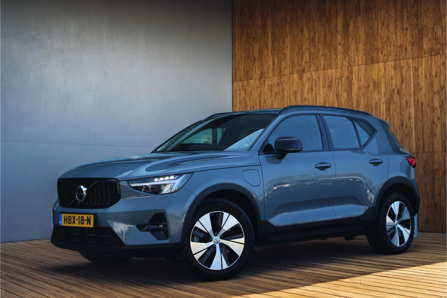 Volvo XC40 - T5 Plus Dark Adaptive Cruise | Lederen Bekleding | Camera | Stuur/Stoelverwarming | Keyles - AutoWereld.nl