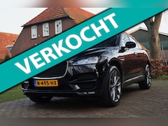 Jaguar F-Pace - 2.0 Portfolio AWD 25t Aut. | Dealeronderhouden | Xenon | 2e Eigenaar | Stoelverwarming | N