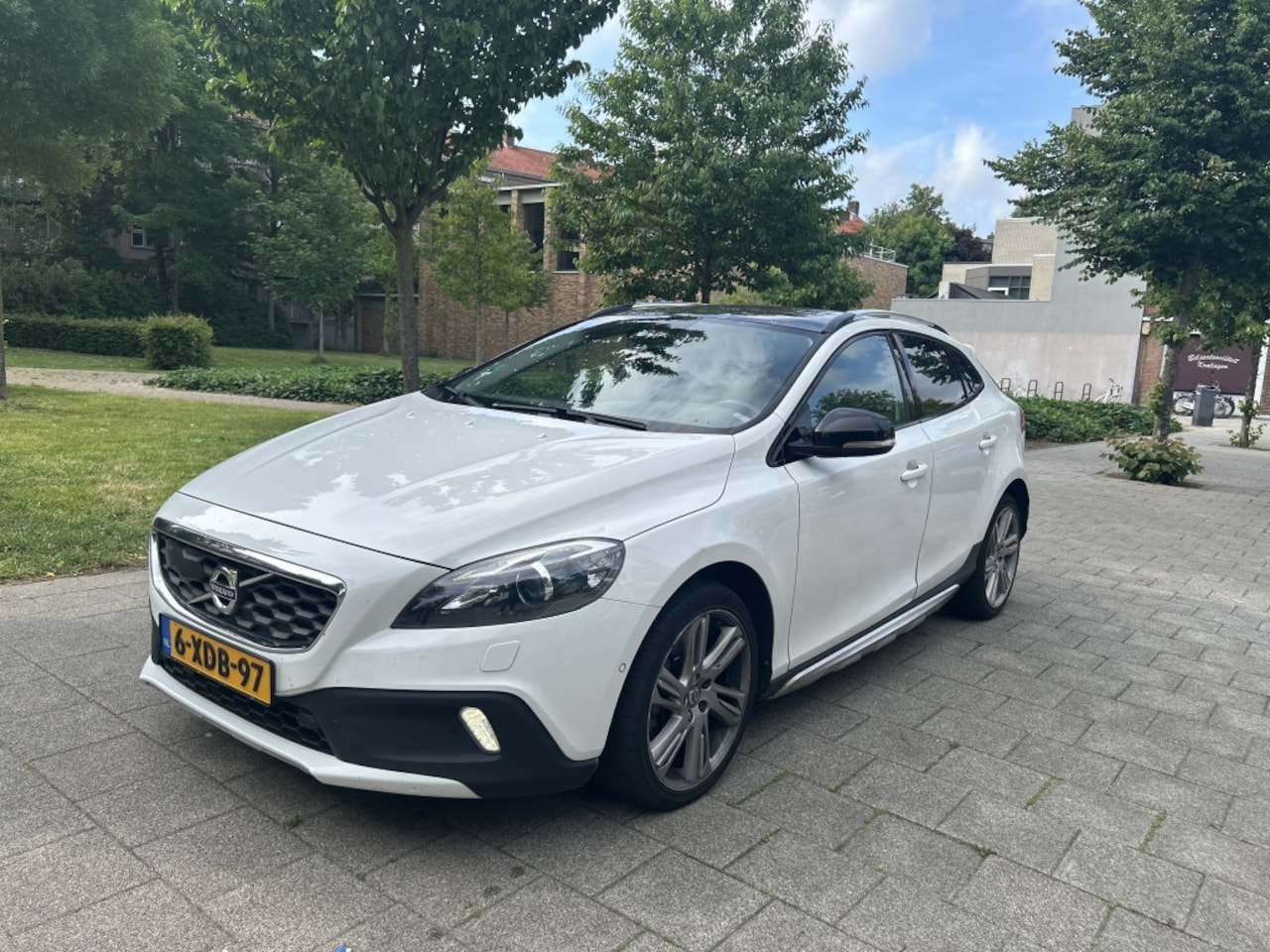 Volvo V40 Cross Country - 2.0 D4 Summum 2.0 D4 Summum - AutoWereld.nl