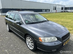 Volvo V70 - 2.4 D5 Edition Sport Automaat / APK / NAP / Leder / Airco / Cruise / PDC / Trekhaak /