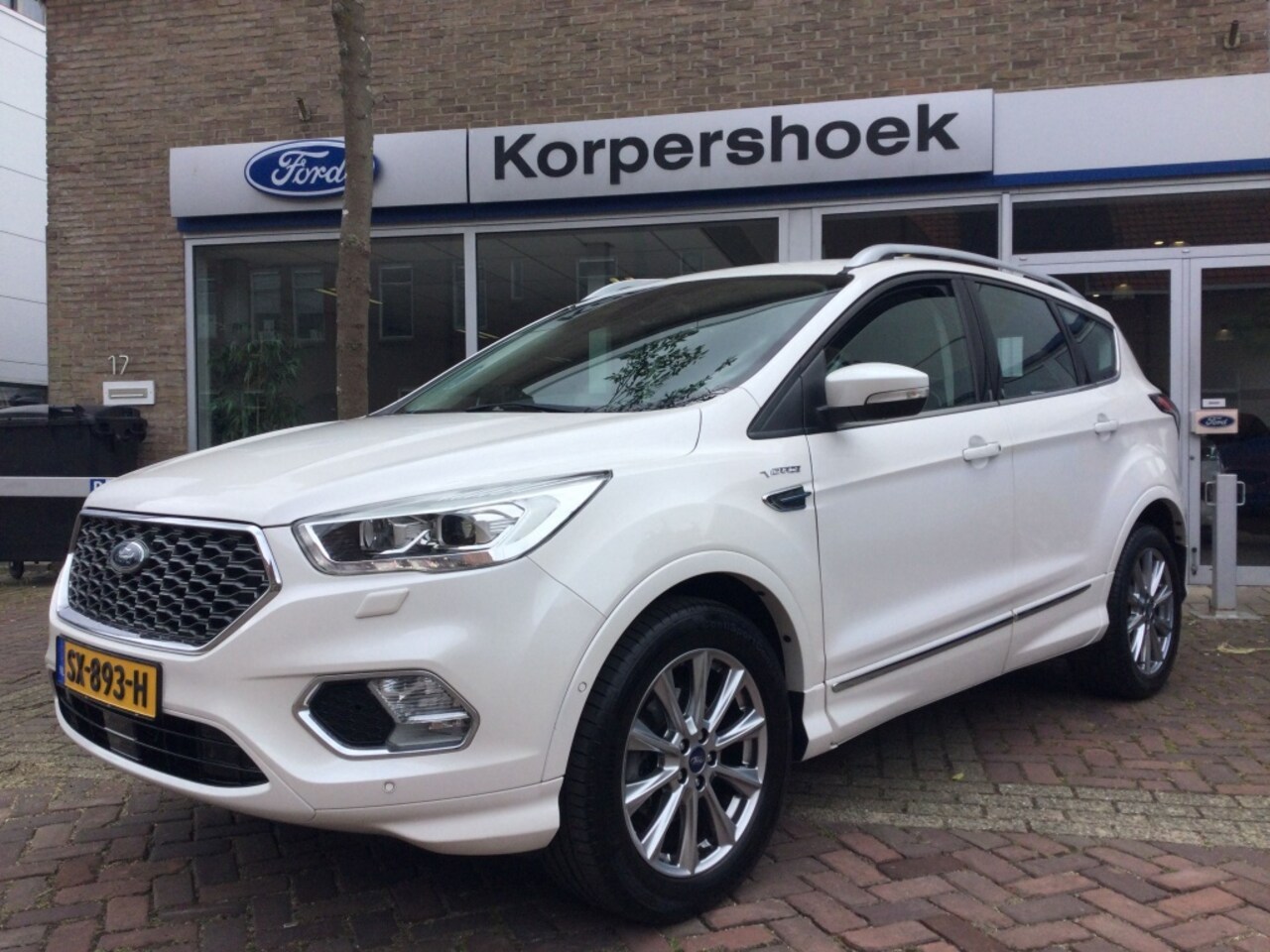 Ford Kuga - 1.5 EcoB. 150 pk Vignale - AutoWereld.nl