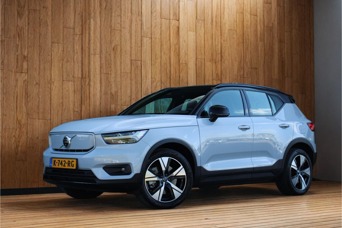 Volvo XC40 - Recharge P8 AWD R-Design | Warmtepomp - AutoWereld.nl