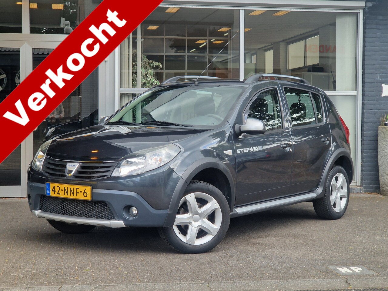 Dacia Sandero Stepway - 1.6 AIRCO / NAP / TREKHAAK - AutoWereld.nl