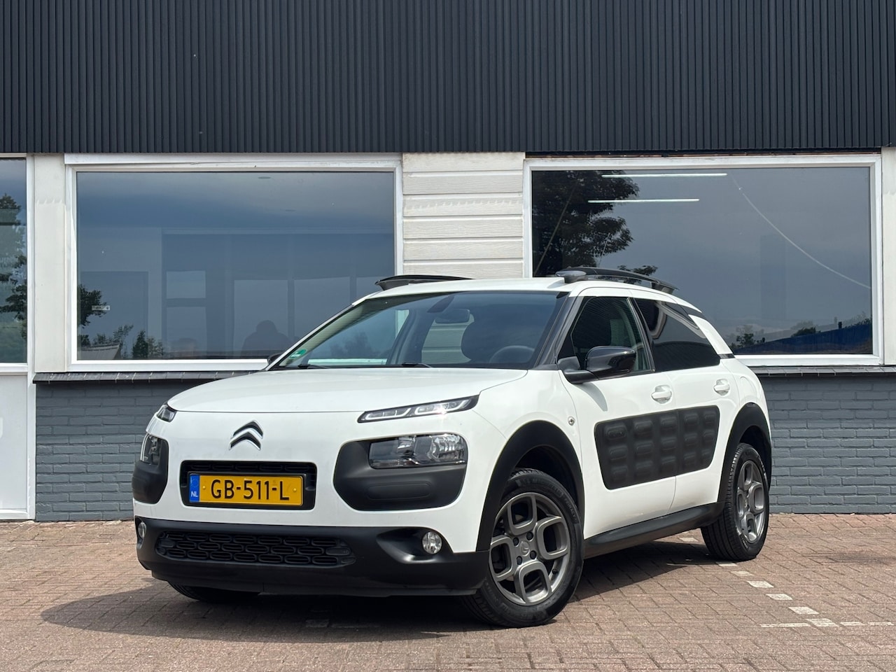 Citroën C4 Cactus - 1.2 PureTech Shine / Dealer OH / Camera / Navi - AutoWereld.nl