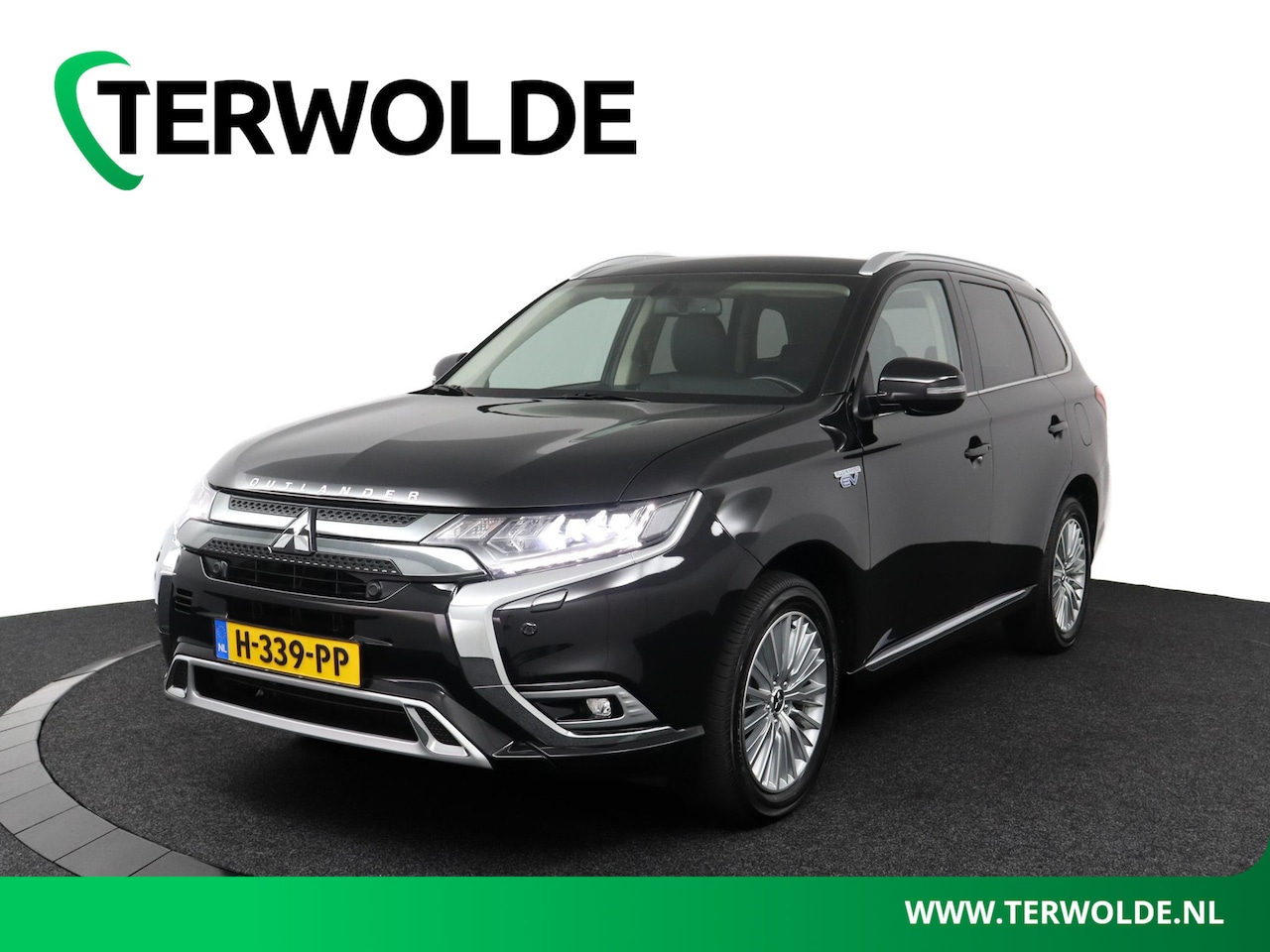Mitsubishi Outlander - 2.4 PHEV Intense | Leer / Alcantara | Camera | Trekhaak | 1500kg trekvermogen | Android / - AutoWereld.nl