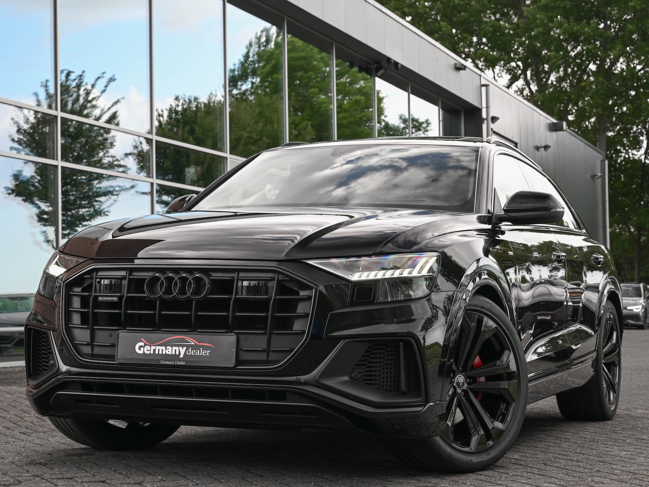 Audi Q8 - 55TFSI 340PK V6 Quattro S-Line Black Optic Lucht Pano M-led Softclose Head-Up Nachtz 23-In - AutoWereld.nl