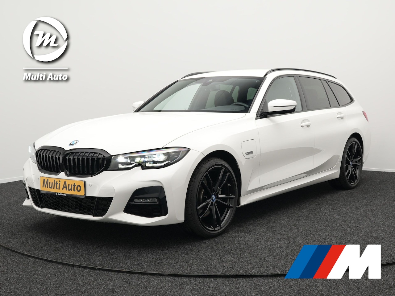 BMW 3-serie Touring - 320e M Sport Shadow Plug In Hybrid Dealer O.H PHEV | Alcantara Sportstoelen Verwarmd | 19" - AutoWereld.nl