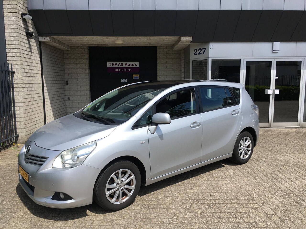 Toyota Verso - 1.6 VVT-i Comfort / TOYOTA DEALER OH / PANODAK / APK MEI 2026 / CLIMATE / CRUISE / ALU VEL - AutoWereld.nl