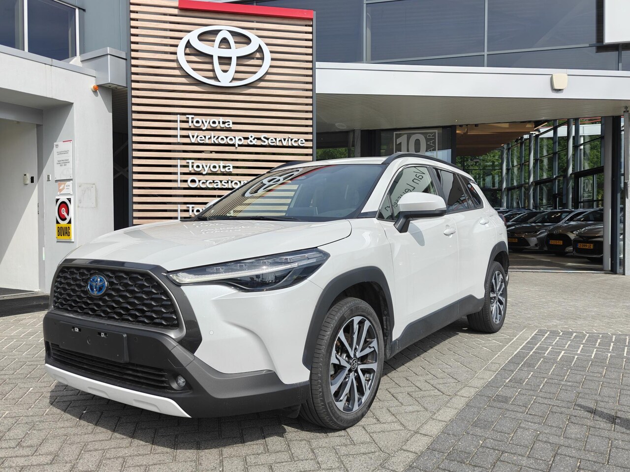 Toyota Corolla Cross - Hybrid 140 Style STOEL/STUURVERW NAVI APPLE/ANDROID AUTO-ACHTERKLEP AD-CRUISE 18"LM-VELGEN - AutoWereld.nl