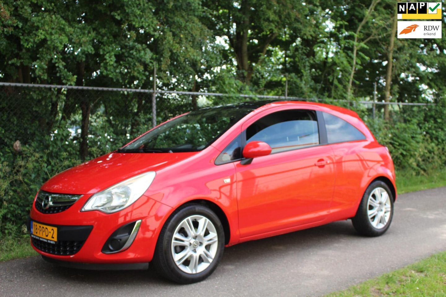 Opel Corsa - 1.2-16V Cosmo *2e EIG ! *PANORAMADAK - AutoWereld.nl
