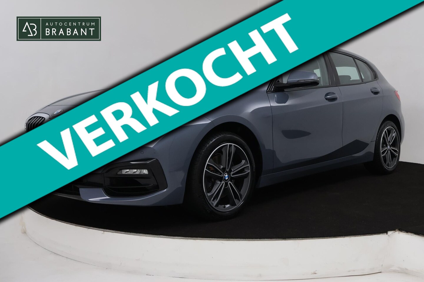 BMW 1-serie - 118i Executive Edition Sport Automaat (NAVIGATIE, PARKEERSENSOREN, LED, CARPLAY, SPORTSTOE - AutoWereld.nl