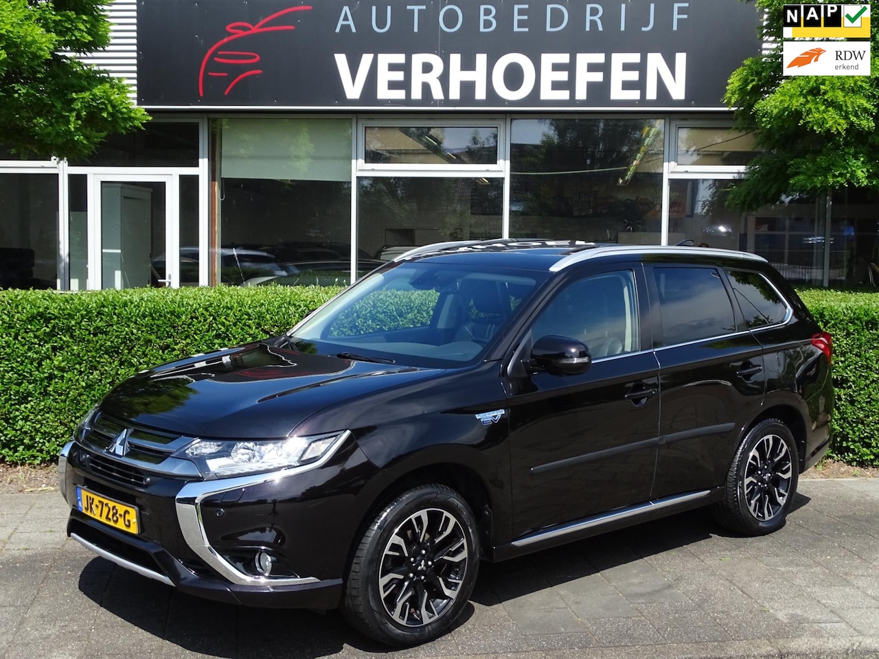 Mitsubishi Outlander - 2.0 PHEV INSTYLE + - PANORAMADAK - 360 CAMERA - STOEL / STUUR VERW - FULL OPTIONS ! - AutoWereld.nl
