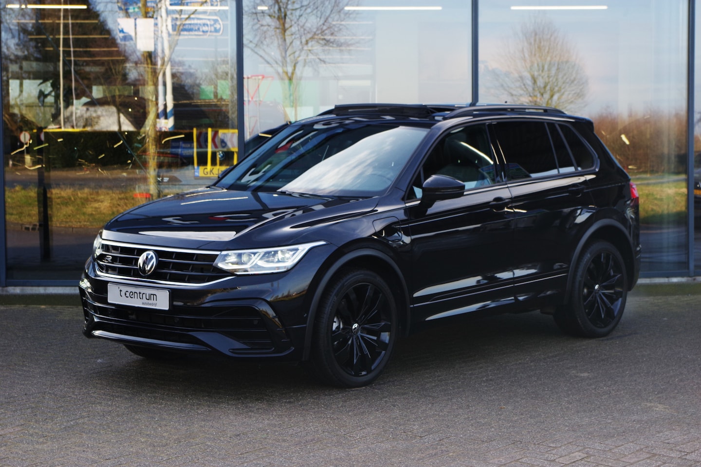 Volkswagen Tiguan - 1.4 TSI 245 PK eHybrid R-Line BNS PHEV, Panoramadak, Trekhaak, IQ-Light, DCC, Adaptieve Cr - AutoWereld.nl