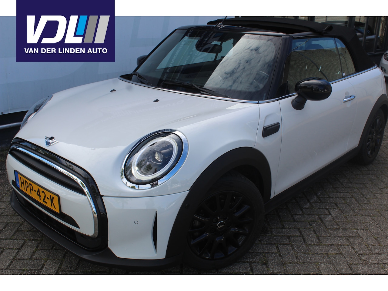 MINI Cabrio - Mini 1.5 Cooper Essential Cabrio l Apple Carplay l Cruise control - AutoWereld.nl