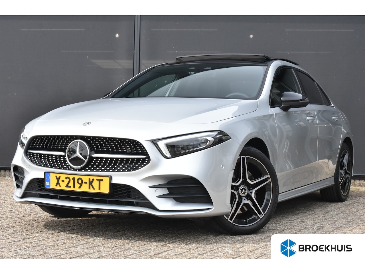 Mercedes-Benz A-klasse - 250 e AMG Line Plug-in Hybrid | Afn. Trekhaak | Schuif-/Kanteldak | HUD | Dodehoekdetectie - AutoWereld.nl