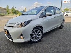 Toyota Yaris - 1.5 Full Hybrid Dynamic GARANTIE Glazen dak Navigatie Keyless Entry