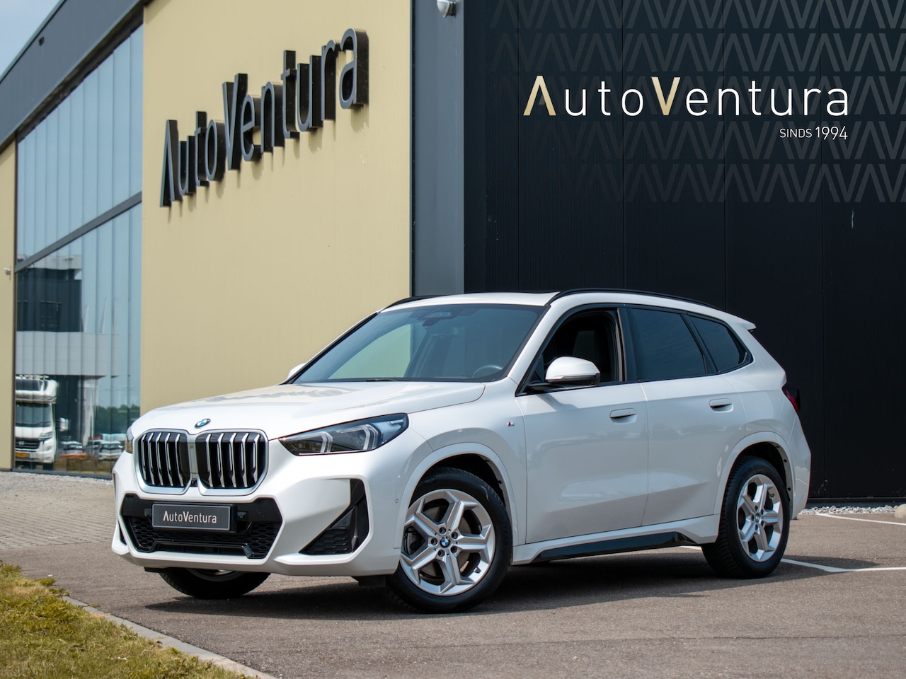 BMW X1 - sDrive20i Steptronic M-Sport | Trekhaak | Elektrische stoelen | Adap. LED | Harman Kardon - AutoWereld.nl