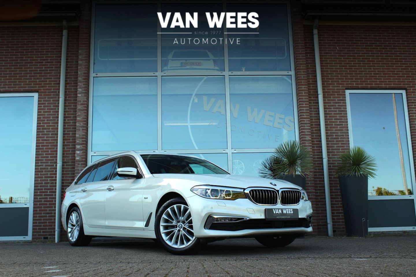BMW 5-serie Touring - 520i G31 Corporate Lease Executive | Luxury-Line | Camera | LED | Trekhaak | 2e eigenaar | - AutoWereld.nl