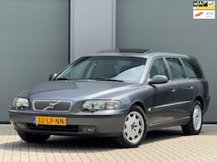 Volvo V70 - 2.4 Comfort Line | Automaat | Schuifdak | Leder sportstoelen | Stoelverwarming | Parkeerse