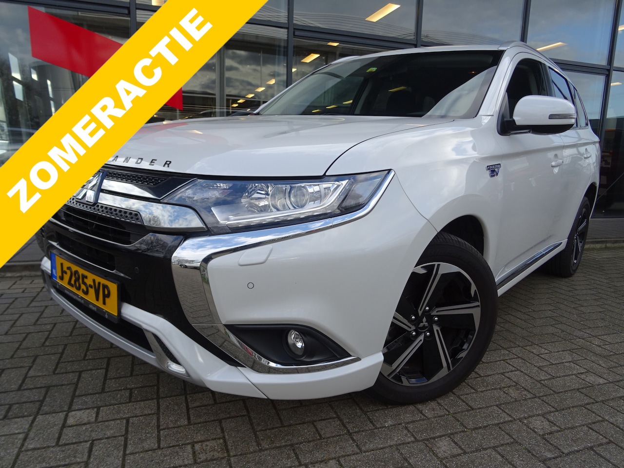 Mitsubishi Outlander - 2.4 PHEV Pure / 240 PK  / DEALER ONDERHOUDEN - AutoWereld.nl