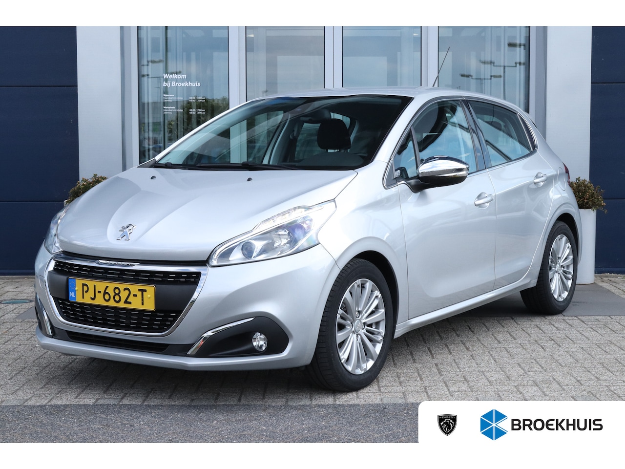 Peugeot 208 - 1.2 Allure | Cruise Control | Sensoren achter | Navi | Carplay | Climate - AutoWereld.nl