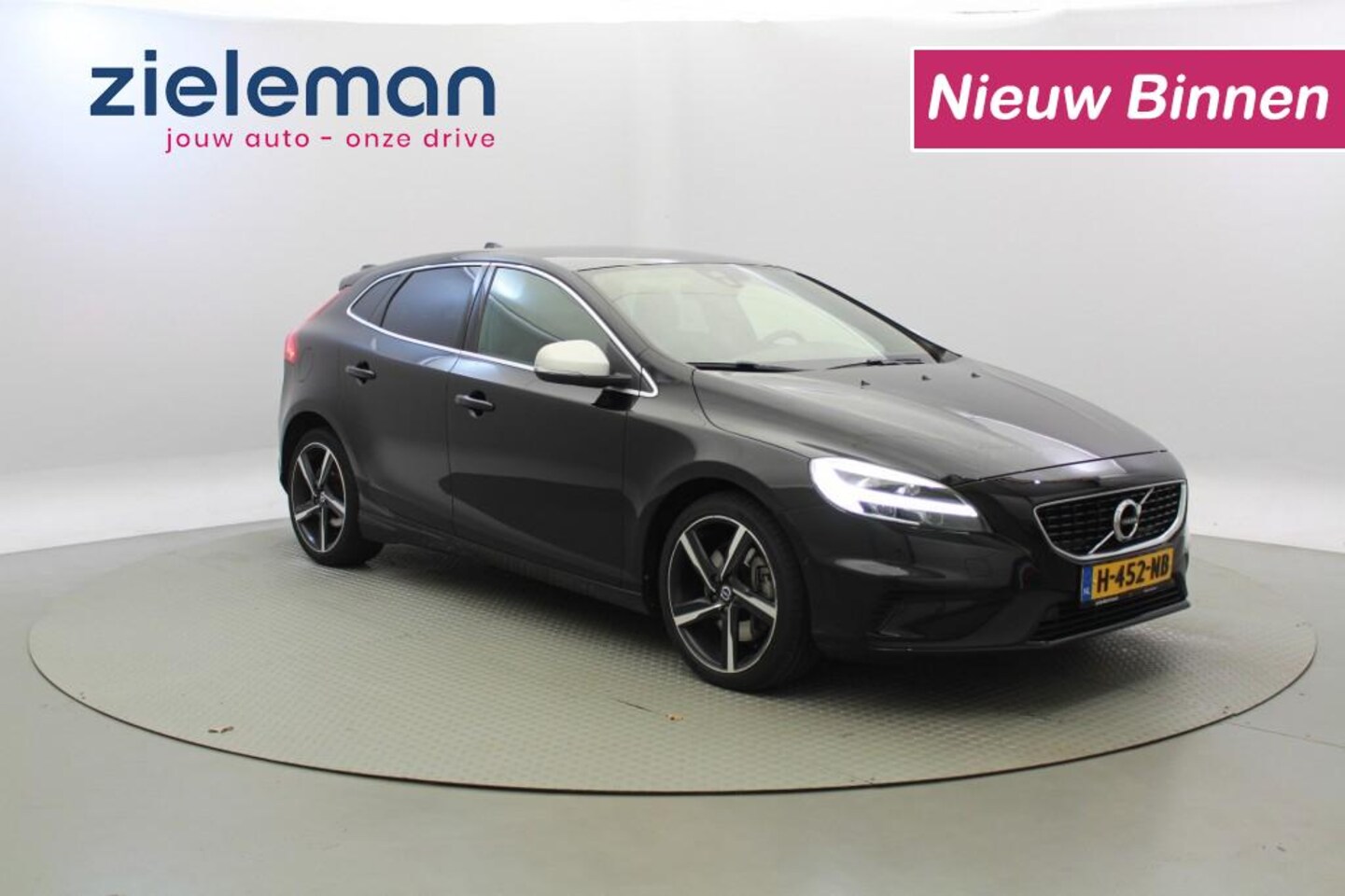 Volvo V40 - 1.5 T3 Polar+ R-Design Sport Automaat - Panorama, Camera - AutoWereld.nl