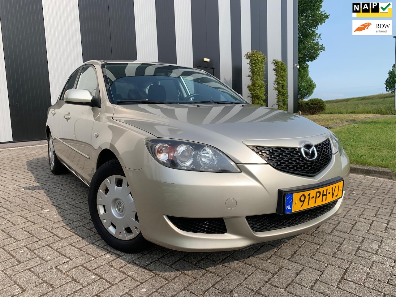 Mazda 3 Sport - 1.4 Exclusive Airco-ElekPakket-Trekhaak-2 Sleutels - AutoWereld.nl