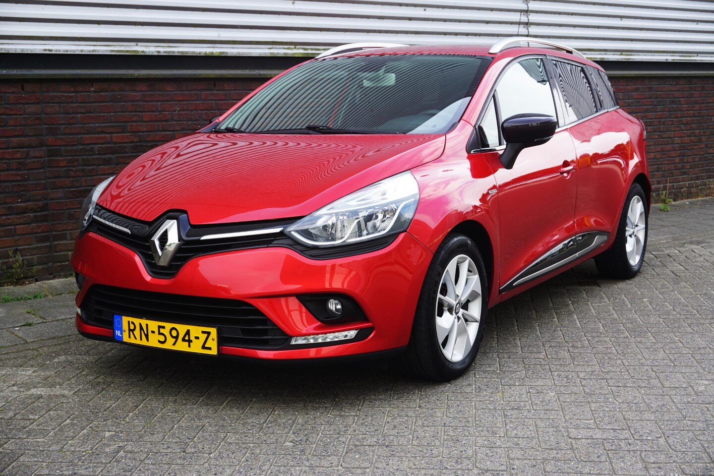 Renault Clio Estate - 0.9 TCe Limited/Trekhaak/Parkeersensoren/LMV /Navigatie/DAB - AutoWereld.nl