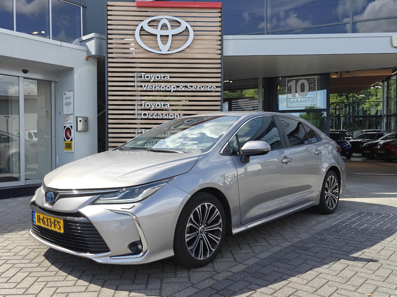 Toyota Corolla - 1.8 Hybrid Executive LEDER NAVI STUUR/STOELVERW 17"LMV AD-CRUISE PARK-SENSOR LENDESTEUN BL - AutoWereld.nl