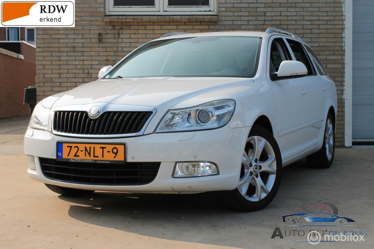 Skoda Octavia Combi - 1.8 TSI Laurin & Klement 161PK trekhaak navi Stoelverwarming - AutoWereld.nl