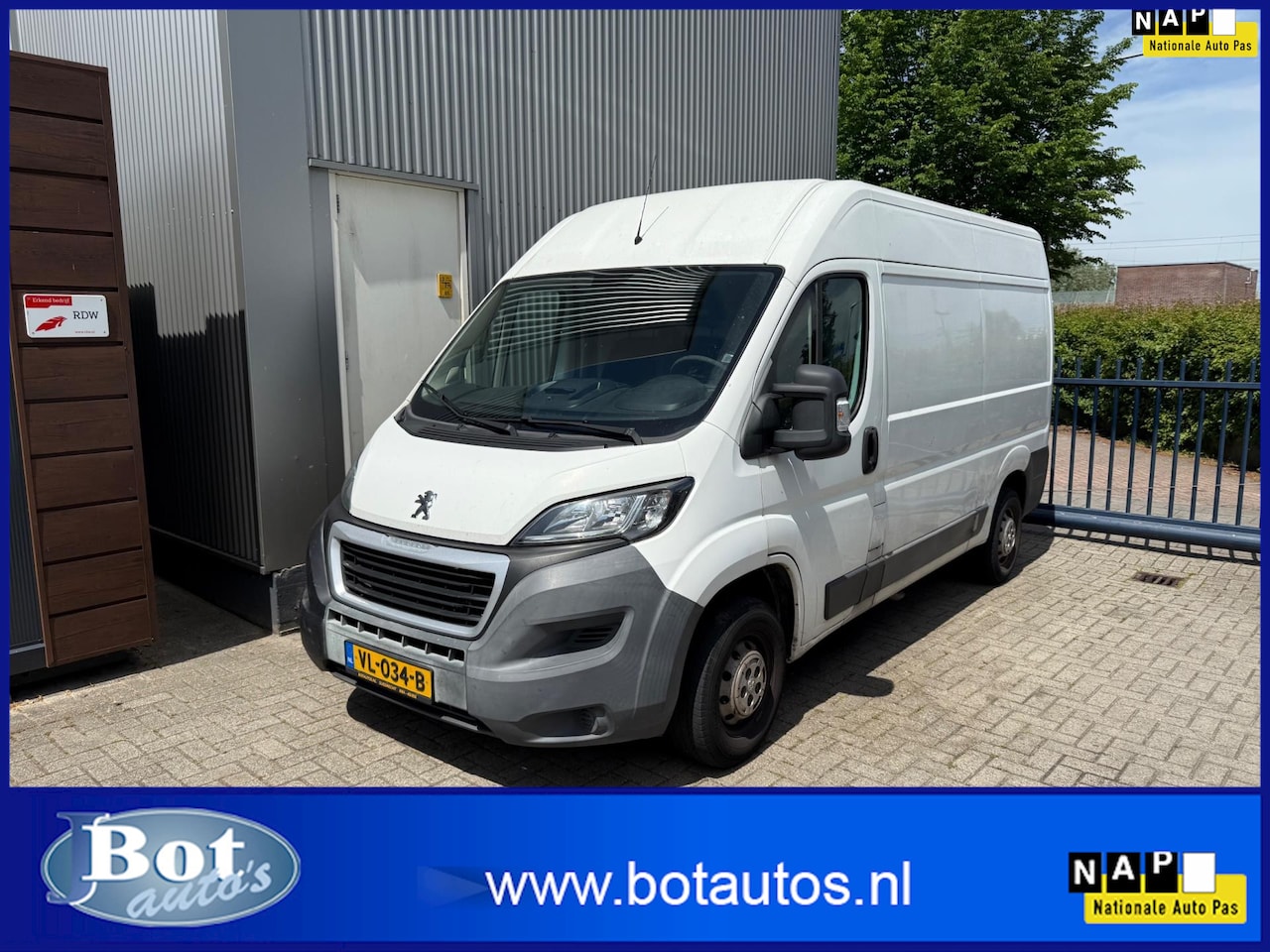 Peugeot Boxer - 330 2.2 HDI L2H1 DC Profit+ / AIRCO / 3-PERSOONS / NAVIGATIE / VERHOOGD / VERLENGD / TREKH - AutoWereld.nl