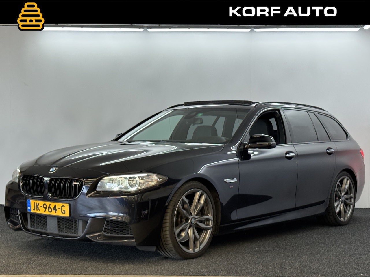 BMW 5-serie Touring - M550xd / Camera / Pano / Trekhaak / Head-up / ACC - AutoWereld.nl