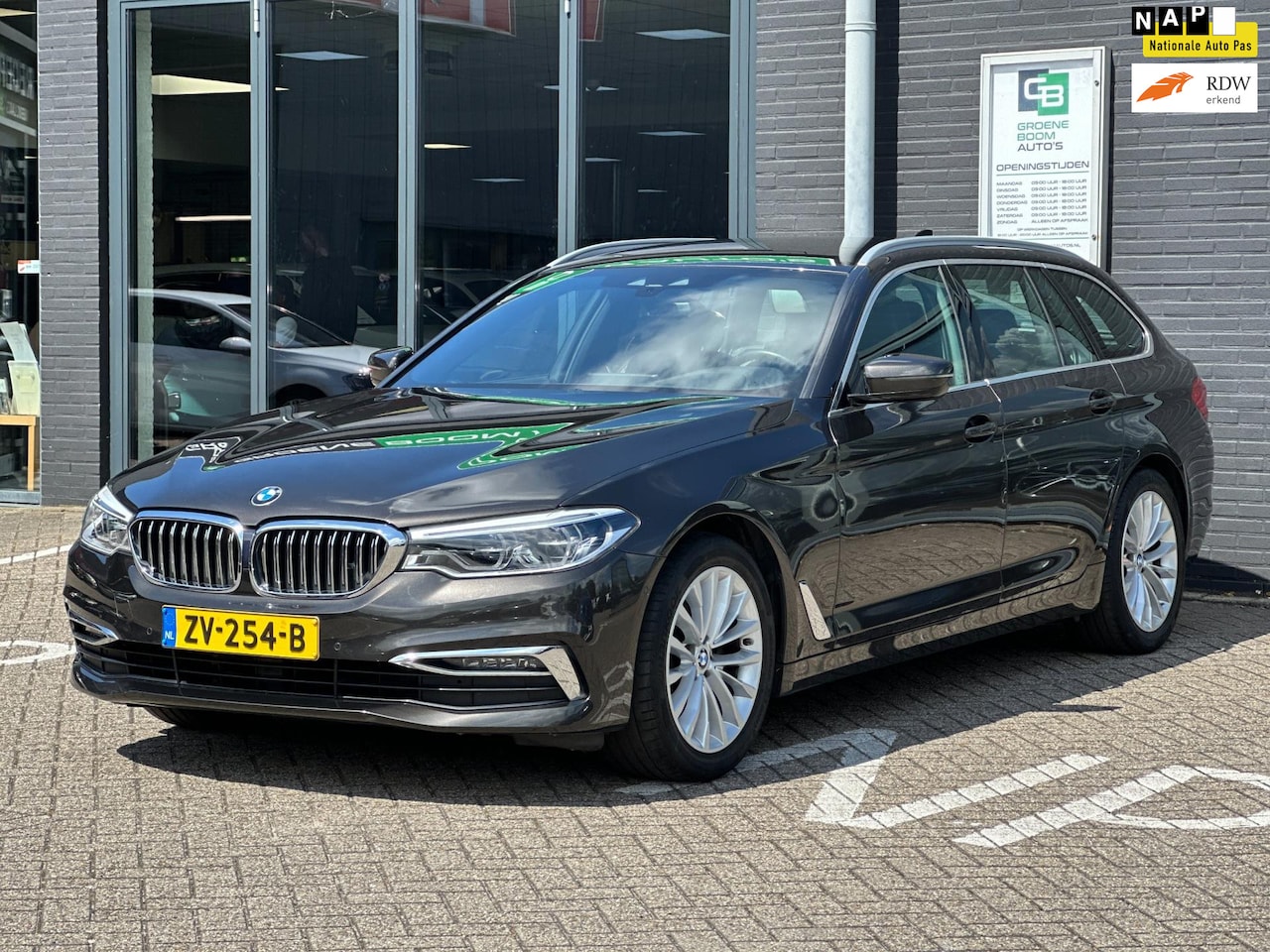 BMW 5-serie Touring - 520i High Executive Edition/LEDER/NAVI/CAMERA/NL-AUTO NAP!! - AutoWereld.nl