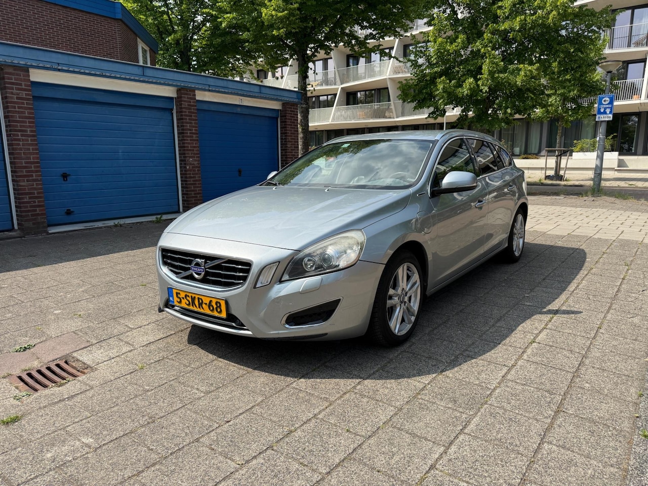 Volvo V60 - 2.4 D6 AWD Plug-In Hybrid Pure Limited Leder Cruise - AutoWereld.nl