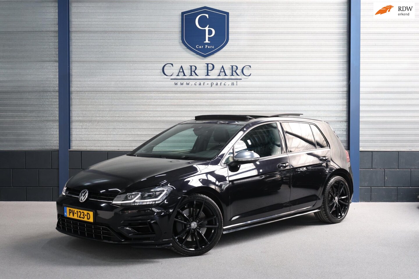Volkswagen Golf - 2.0 TSI 4Motion R 300PK LED/VIRTUAL/PANO/LEER+S.VERWARMING/DYNAUDIO/19" LMV/CAM/ACC/ECC/12 - AutoWereld.nl