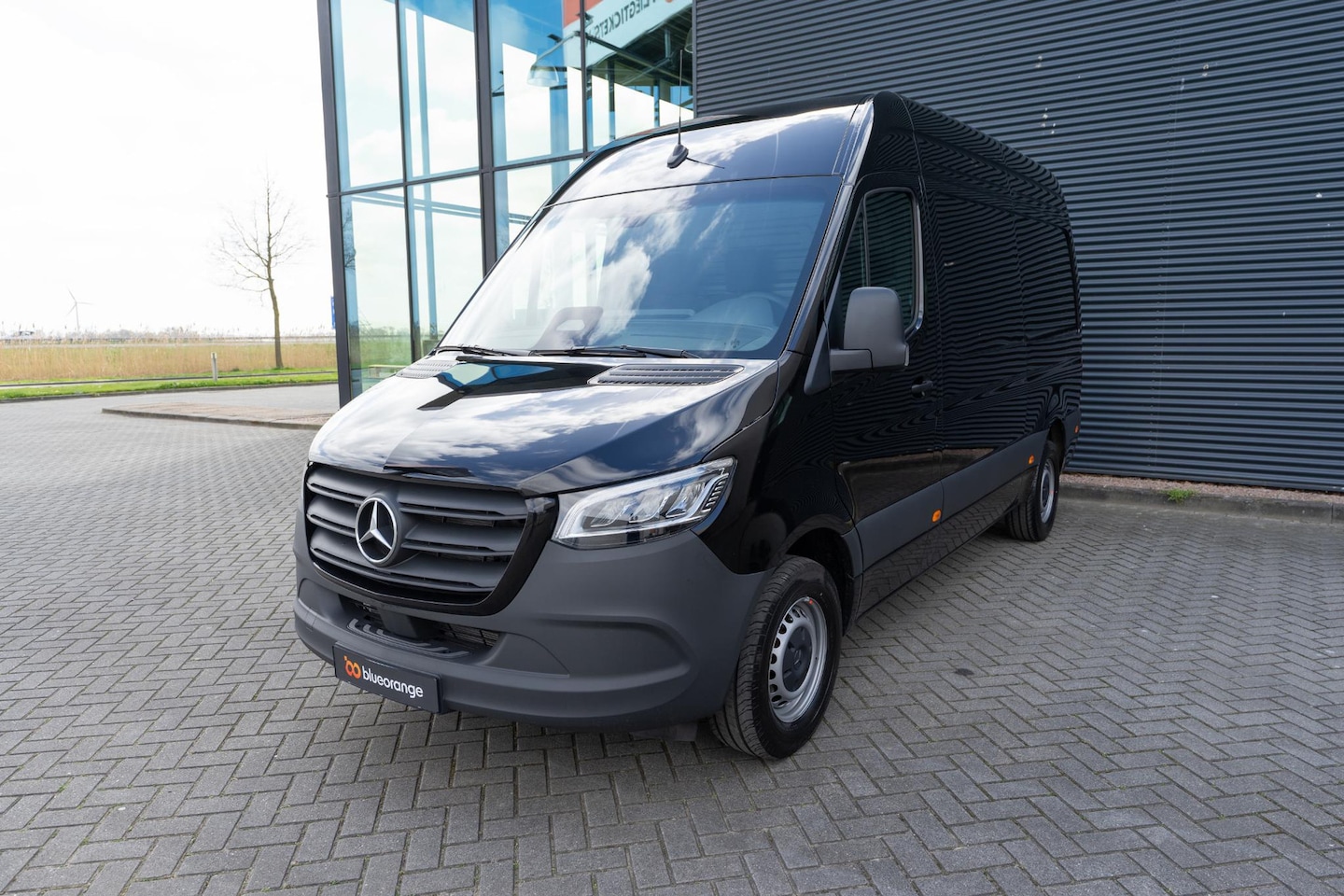 Mercedes-Benz Sprinter - 317 1.9 CDI L2H2 170PK AUT 3,5T trekgewicht, Distronic, 10,25 MBUX, Navigatie, LED, side a - AutoWereld.nl
