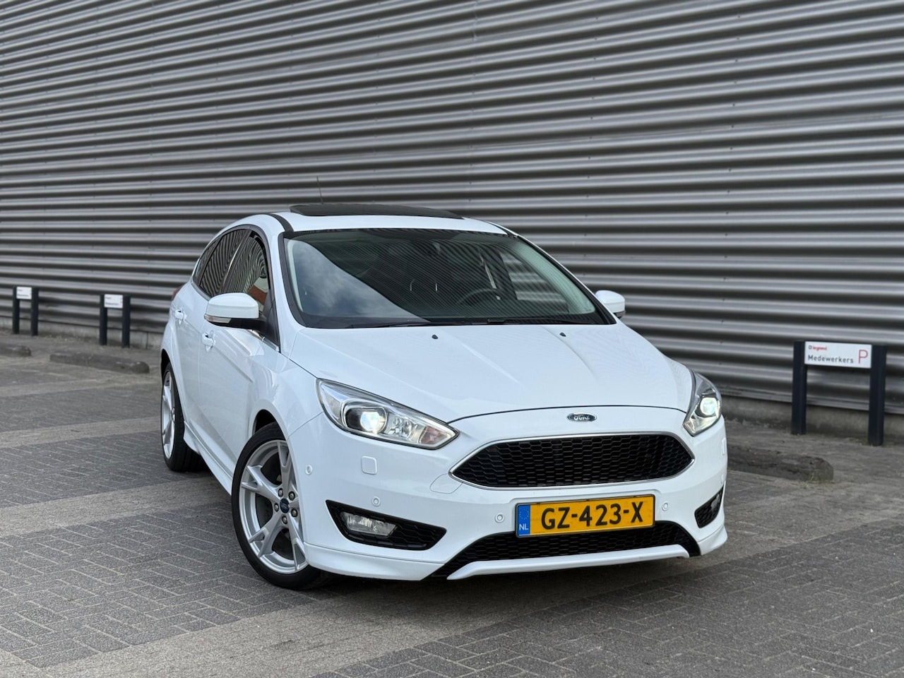 Ford Focus - 1.5 Titanium ST-LINE (bj 2015) AUTOMAAT|XENON|SDAK|VOL - AutoWereld.nl