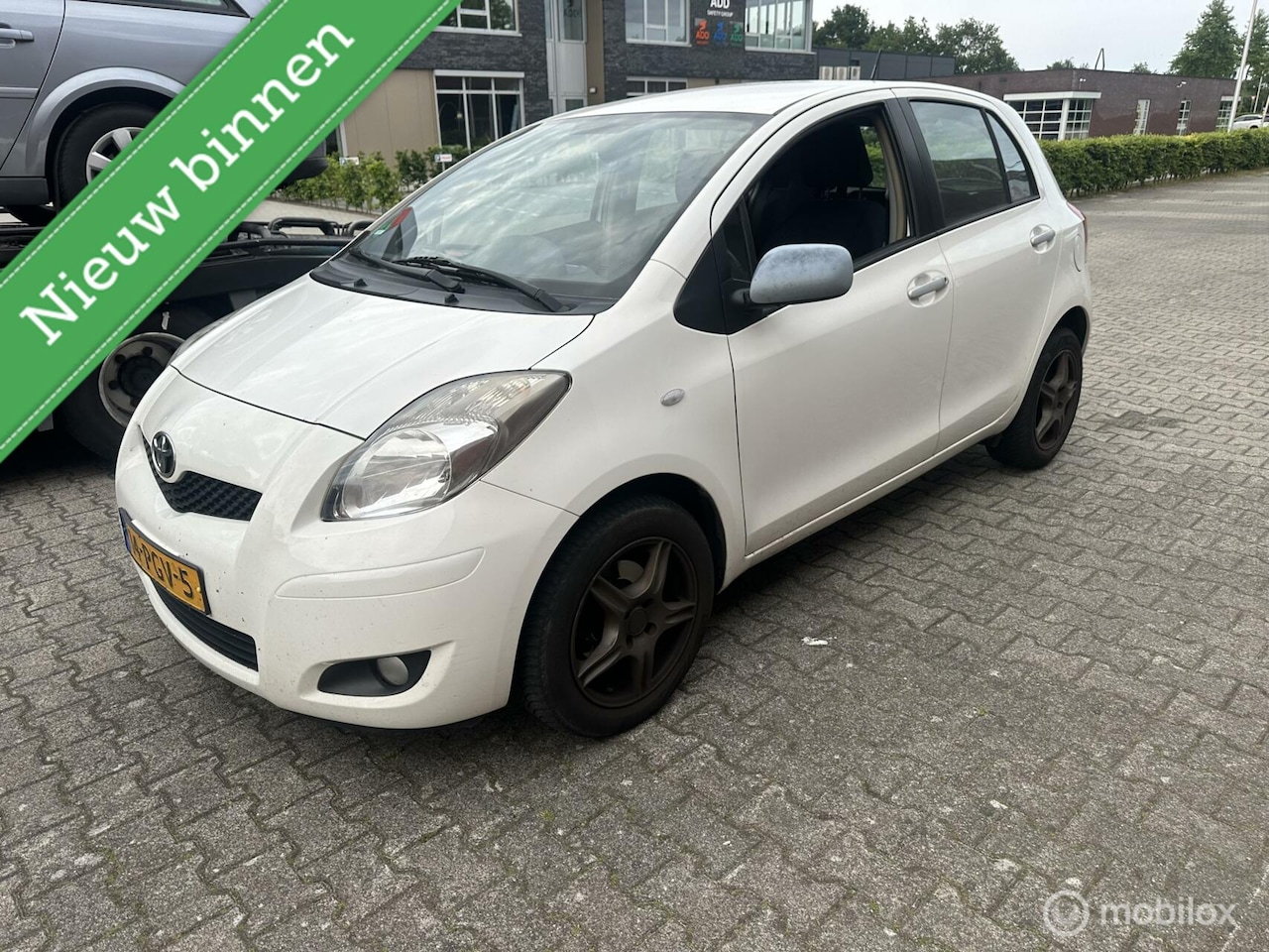 Toyota Yaris - 1.3 VVT-i Aspiration 1.3 VVTi Aspiration - AutoWereld.nl