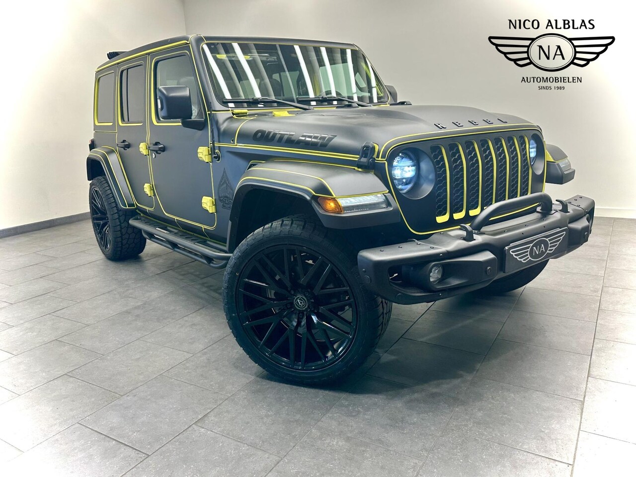 Jeep Wrangler Unlimited - 4xe 380 Rebel Outlaw Outlaw Raw Edition l PHEV | 27km!! | Sky-One roof l 22" AXE l One of - AutoWereld.nl