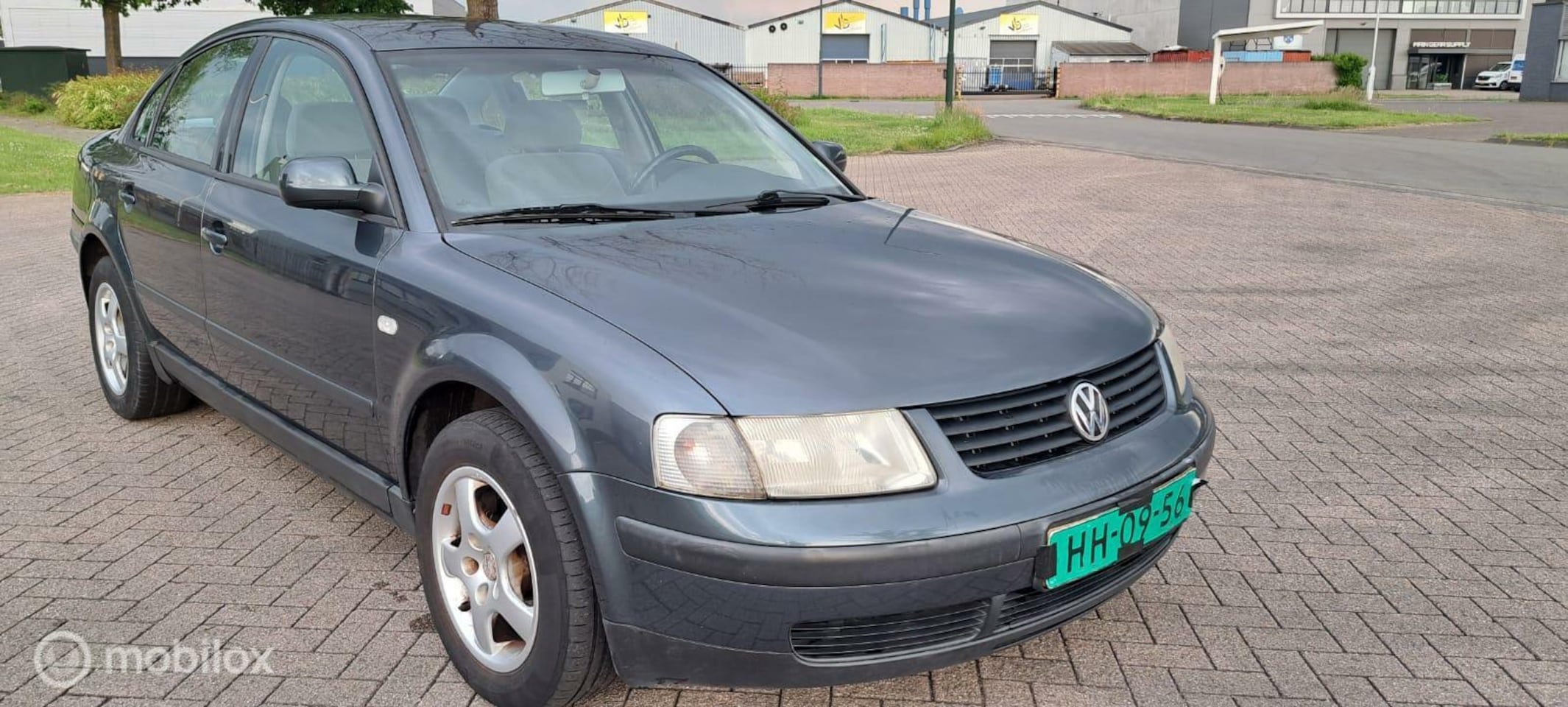 Volkswagen Passat - 1.8-5V Turbo Trendline 1.8-5V Turbo Trendline - AutoWereld.nl