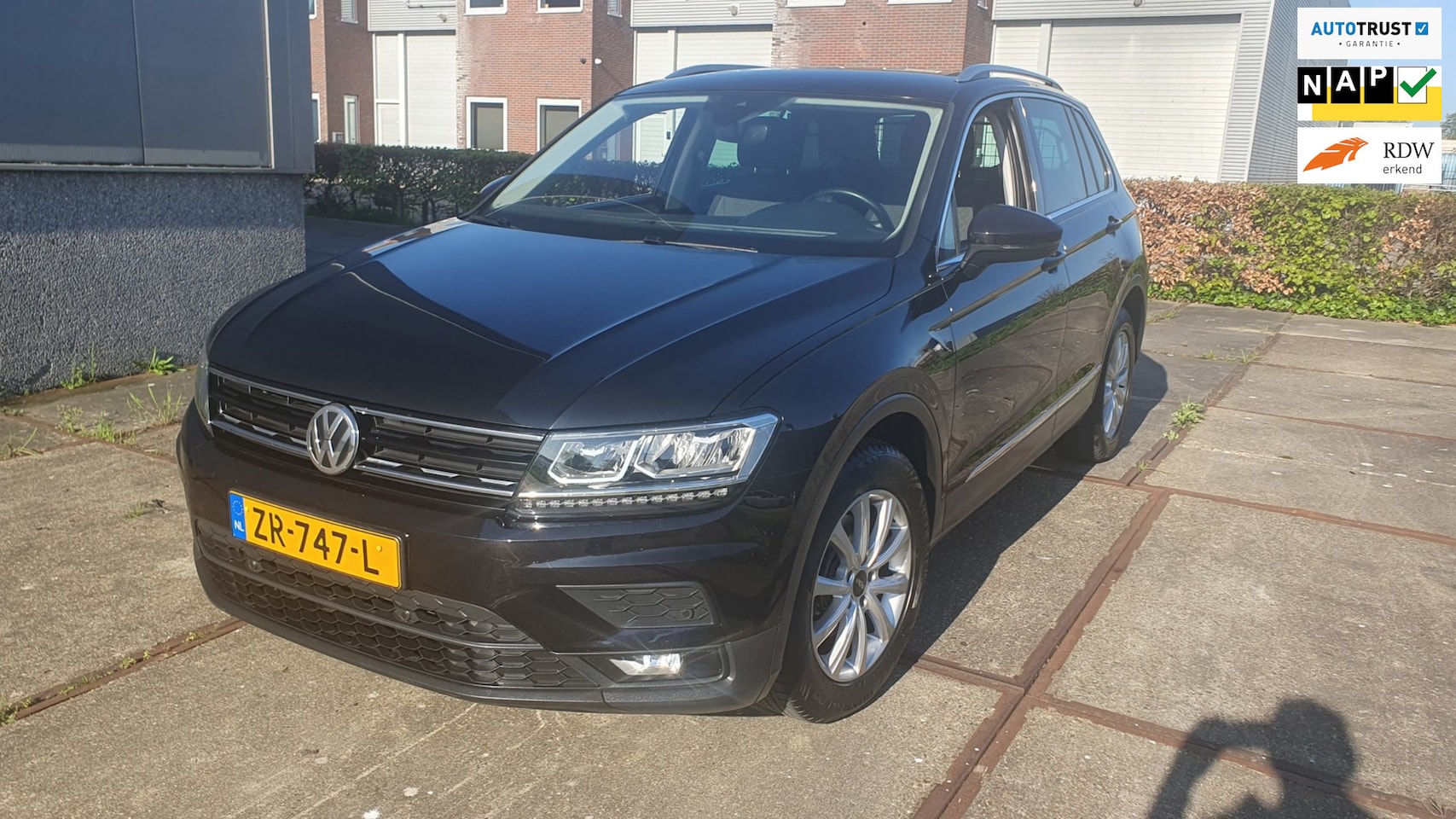 Volkswagen Tiguan - 1.5 TSI ACT Comfortline*Automaat*Navigatie*Trekhaak*Apple*Pdc*Enz - AutoWereld.nl