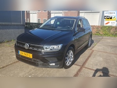 Volkswagen Tiguan - 1.5 TSI ACT Comfortline*Automaat*Navigatie*Trekhaak*Apple*Pdc*Enz