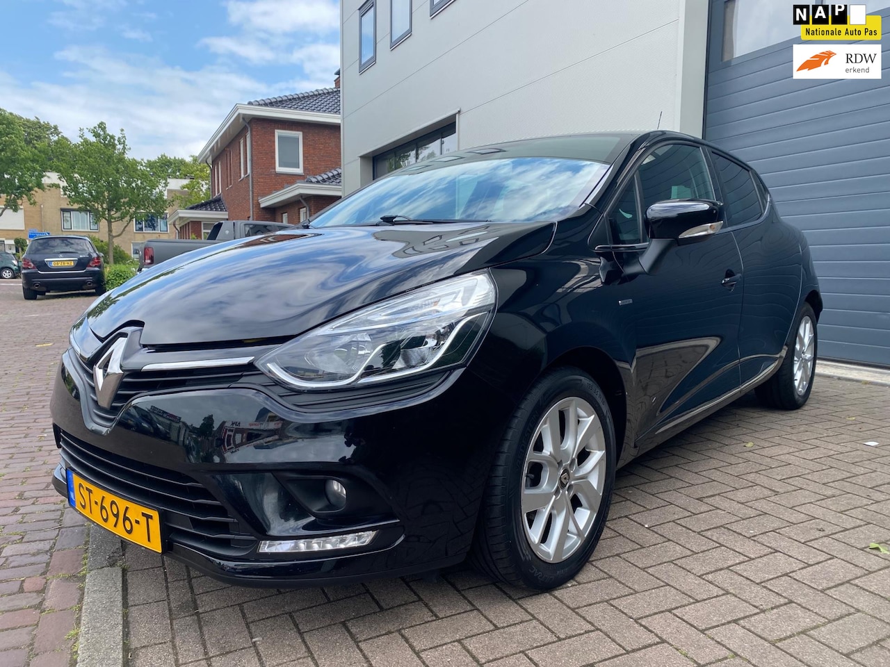 Renault Clio - 0.9 TCe Limited/Navi/Cruise-c/Climate-c/PDC/Bluetooth/Led/AUX/Elek-pakket - AutoWereld.nl