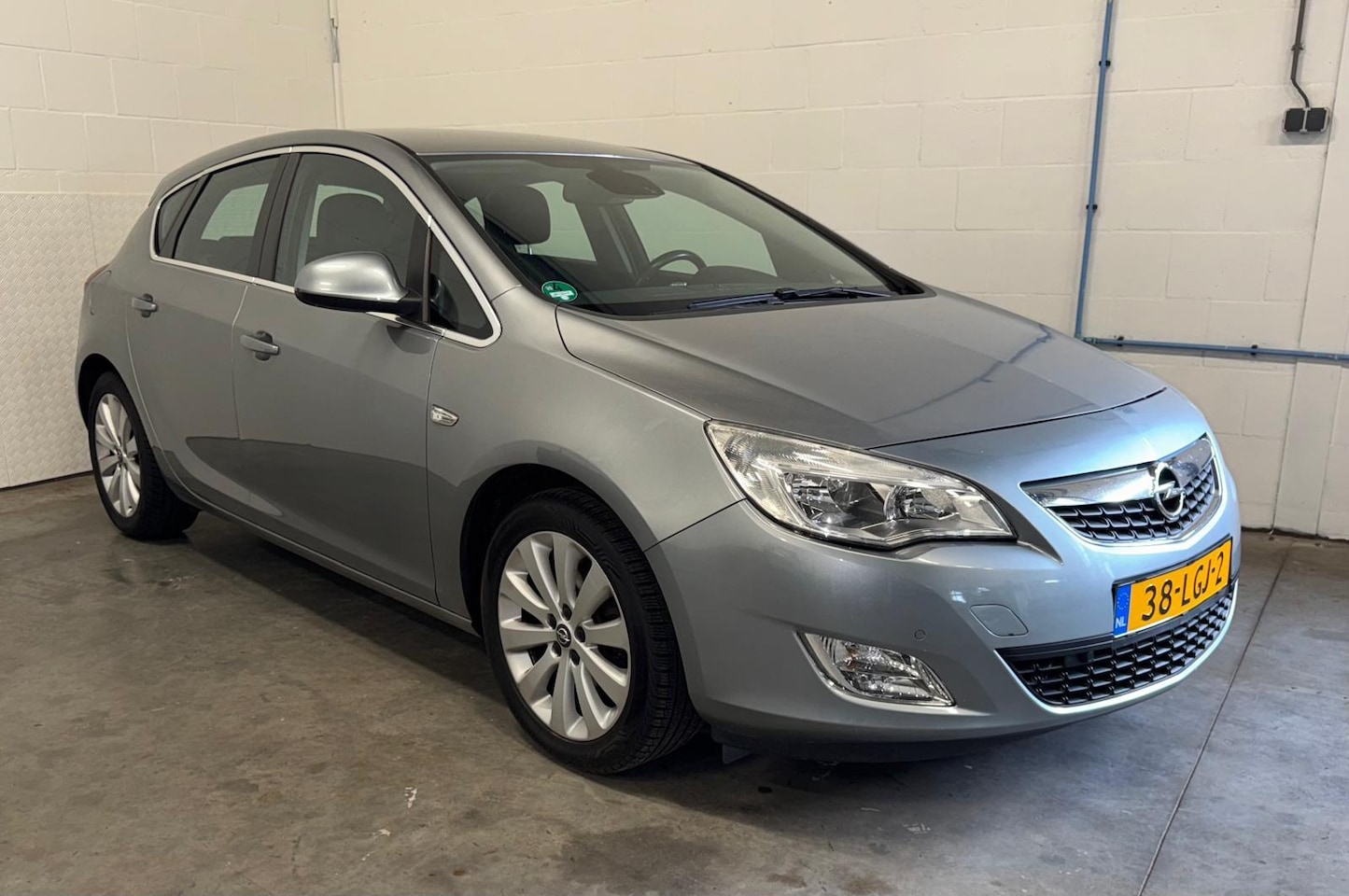 Opel Astra - 1.6 Cosmo Nav.- Trekhaak - Bleutooth. - AutoWereld.nl