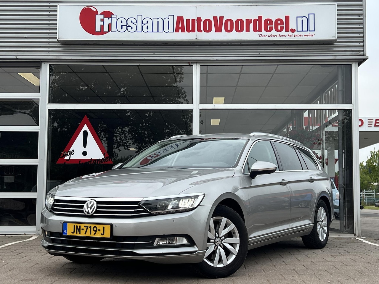 Volkswagen Passat Variant - 1.6 TDI Connected Series / DSG / LED / Navi / 2016 - AutoWereld.nl