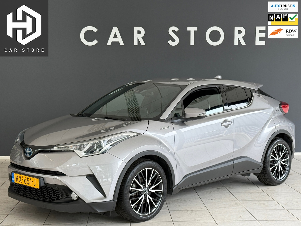 Toyota C-HR - 1.8 Hybrid Dynamic Navi|Apple Carplay|Camera|Stoelver - AutoWereld.nl